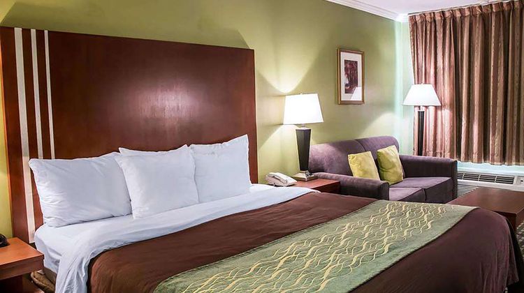 Days Inn by Wyndham Austintown Room