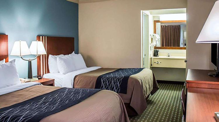 Days Inn by Wyndham Austintown Room