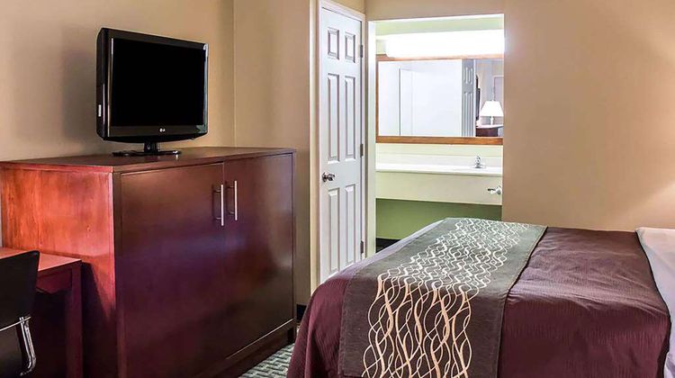 Days Inn by Wyndham Austintown Room
