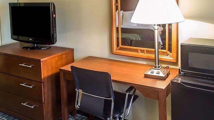 Days Inn by Wyndham Austintown Room