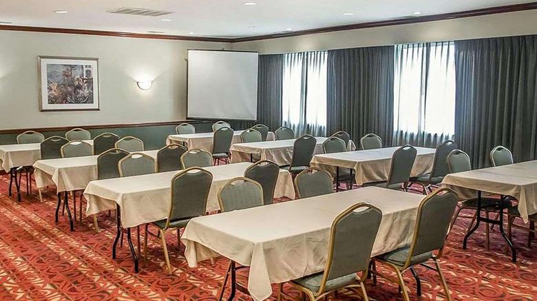 <b>Days Inn by Wyndham Austintown Meeting</b>. Images powered by <a href="https://iceportal.shijigroup.com/" title="IcePortal" target="_blank">IcePortal</a>.