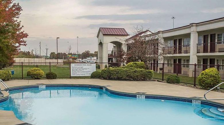 <b>Days Inn by Wyndham Austintown Pool</b>. Images powered by <a href="https://iceportal.shijigroup.com/" title="IcePortal" target="_blank">IcePortal</a>.