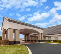 Days Inn by Wyndham Austintown Exterior