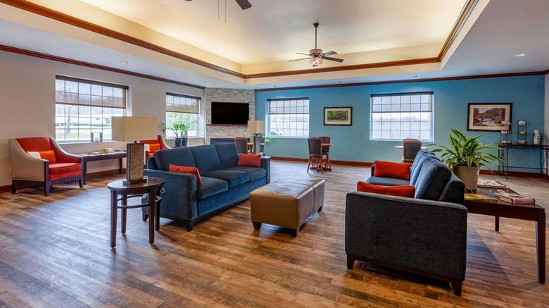 <b>Days Inn by Wyndham Austintown Lobby</b>. Images powered by <a href="https://iceportal.shijigroup.com/" title="IcePortal" target="_blank">IcePortal</a>.