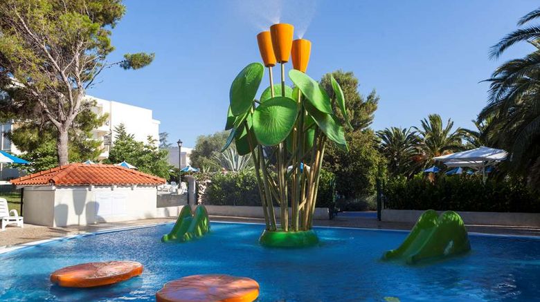 <b>Waterman Svpetrvs Resort - Brac Recreation</b>. Images powered by <a href="https://iceportal.shijigroup.com/" title="IcePortal" target="_blank">IcePortal</a>.