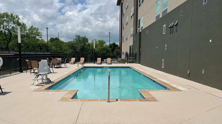 <b>La Quinta Inn & Stes by Wyndham Seaworld Pool</b>. Images powered by <a href="https://iceportal.shijigroup.com/" title="IcePortal" target="_blank">IcePortal</a>.