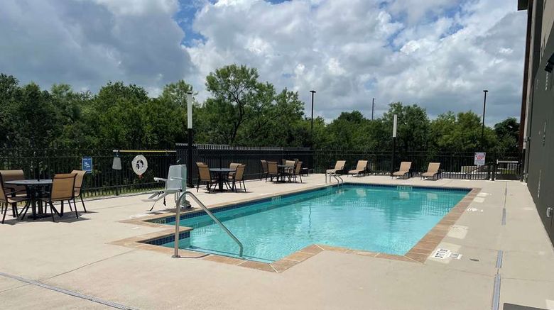 <b>La Quinta Inn & Stes by Wyndham Seaworld Pool</b>. Images powered by <a href="https://iceportal.shijigroup.com/" title="IcePortal" target="_blank">IcePortal</a>.