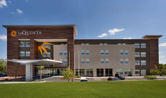 La Quinta Inn & Stes by Wyndham Seaworld Exterior