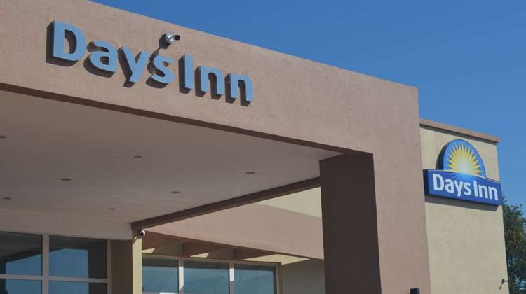 Days Inn by Wyndham Zarate Exterior