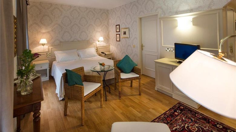 <b>Hotel Regina Adelaide Room</b>. Images powered by <a href="https://iceportal.shijigroup.com/" title="IcePortal" target="_blank">IcePortal</a>.