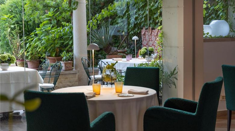 <b>Hotel Regina Adelaide Restaurant</b>. Images powered by <a href="https://iceportal.shijigroup.com/" title="IcePortal" target="_blank">IcePortal</a>.