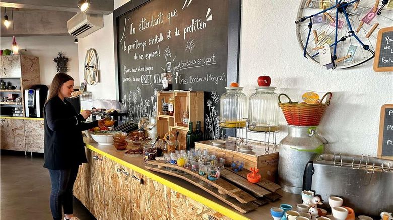 <b>greet Hotel Bordeaux Aeroport Restaurant</b>. Images powered by <a href="https://iceportal.shijigroup.com/" title="IcePortal" target="_blank">IcePortal</a>.