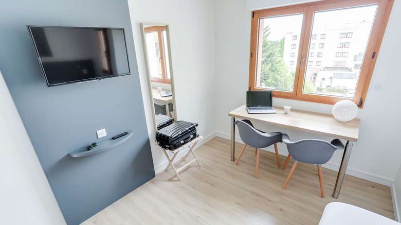 <b>Cerise Nantes La Beaujoire Room</b>. Images powered by <a href="https://iceportal.shijigroup.com/" title="IcePortal" target="_blank">IcePortal</a>.