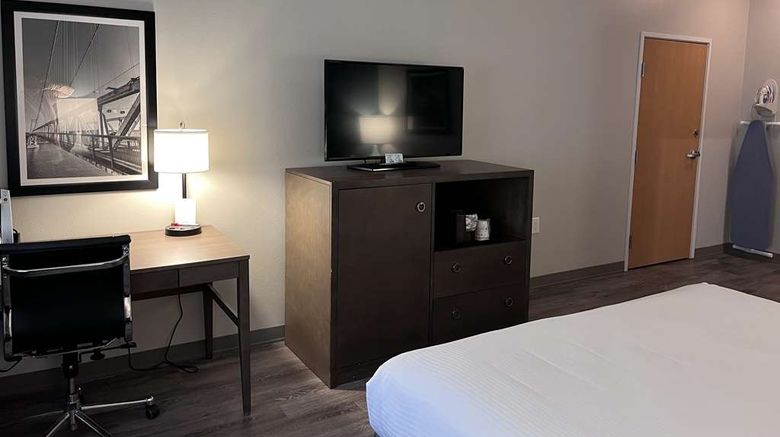 <b>SureStay Plus Hotel by BW Poughkeepsie Room</b>. Images powered by <a href="https://iceportal.shijigroup.com/" title="IcePortal" target="_blank">IcePortal</a>.