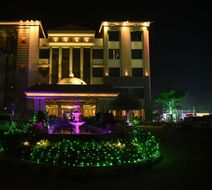 Ramada by Wyndham Varanasi Katesar Exterior