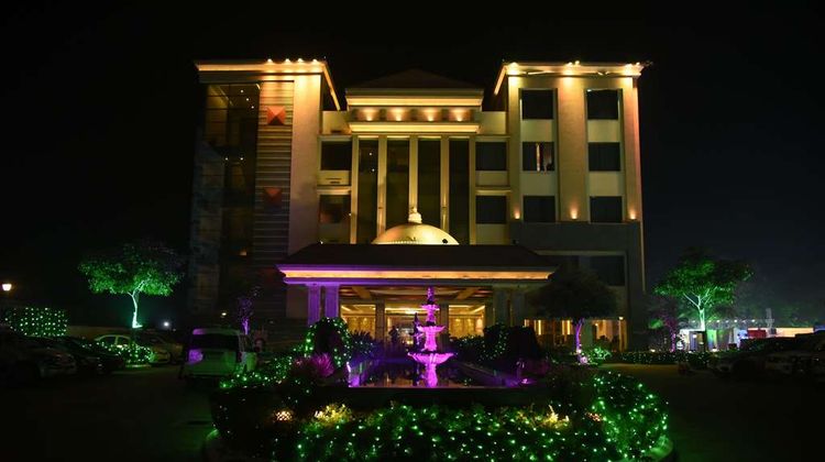 Ramada by Wyndham Varanasi Katesar Exterior