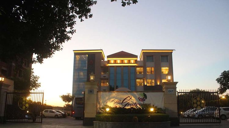 Ramada by Wyndham Varanasi Katesar Exterior