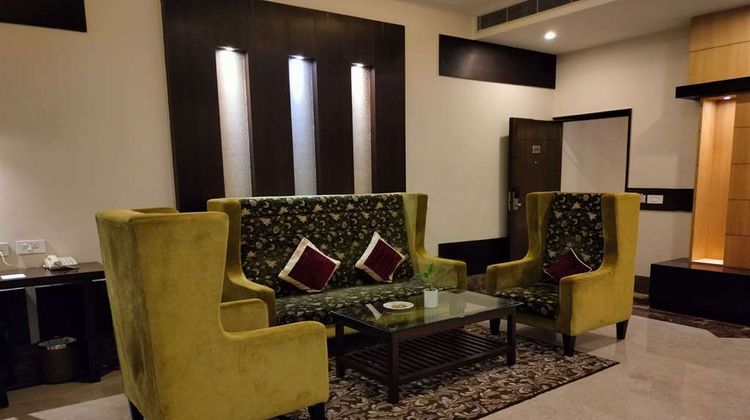 Ramada by Wyndham Varanasi Katesar Suite