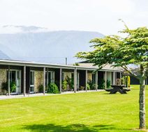 Heartland World Heritage Hotel Exterior