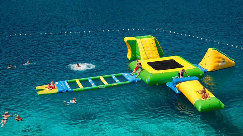 <b>Gava Waterman Milna Resort Beach</b>. Images powered by <a href="https://iceportal.shijigroup.com/" title="IcePortal" target="_blank">IcePortal</a>.