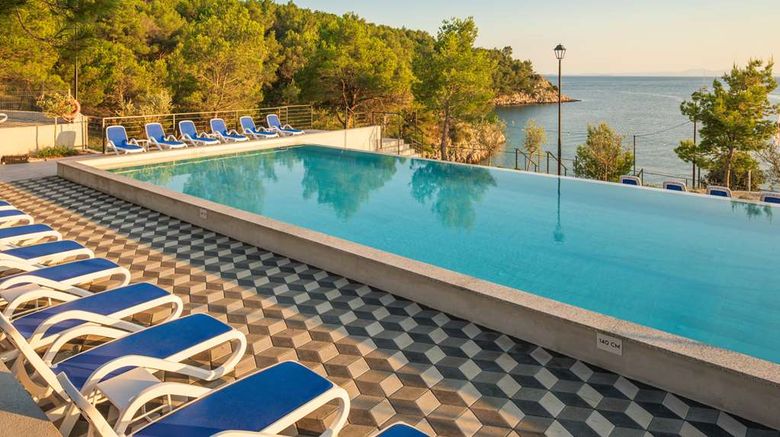 <b>Gava Waterman Milna Resort Pool</b>. Images powered by <a href="https://iceportal.shijigroup.com/" title="IcePortal" target="_blank">IcePortal</a>.