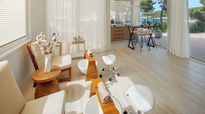 <b>Gava Waterman Milna Resort Spa</b>. Images powered by <a href="https://iceportal.shijigroup.com/" title="IcePortal" target="_blank">IcePortal</a>.