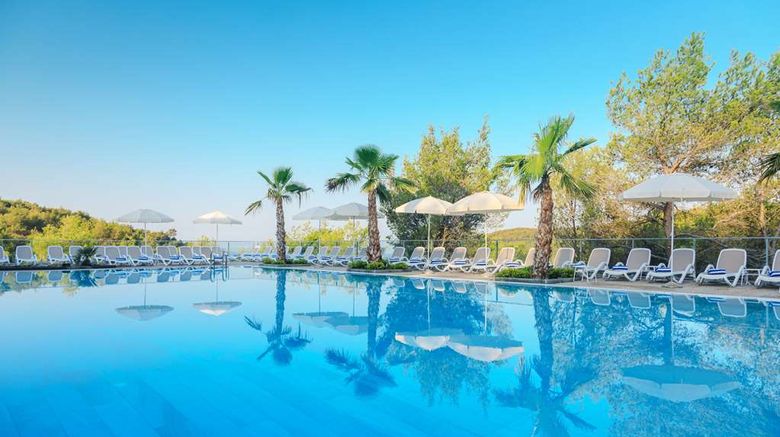 <b>Gava Waterman Milna Resort Pool</b>. Images powered by <a href="https://iceportal.shijigroup.com/" title="IcePortal" target="_blank">IcePortal</a>.