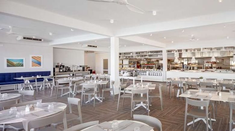 <b>Gava Waterman Milna Resort Restaurant</b>. Images powered by <a href="https://iceportal.shijigroup.com/" title="IcePortal" target="_blank">IcePortal</a>.