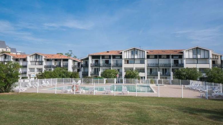 <b>Residence Ilbarritz Pool</b>. Images powered by <a href="https://iceportal.shijigroup.com/" title="IcePortal" target="_blank">IcePortal</a>.