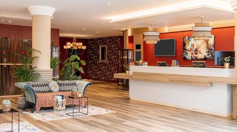 <b>Best Western Plus Paris Roissy Lobby</b>. Images powered by <a href="https://iceportal.shijigroup.com/" title="IcePortal" target="_blank">IcePortal</a>.