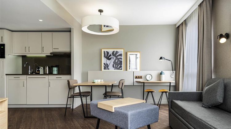 Aparthotel Adagio Suresnes Longchamp Room
