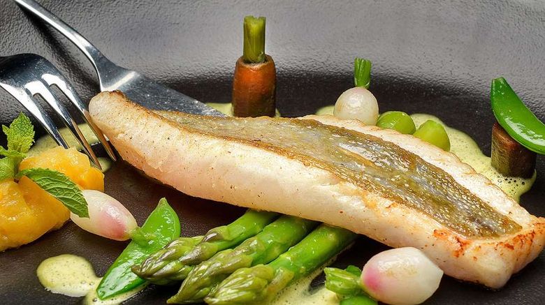 <b>Le Domaine de Valaudran Restaurant</b>. Images powered by <a href="https://iceportal.shijigroup.com/" title="IcePortal" target="_blank">IcePortal</a>.