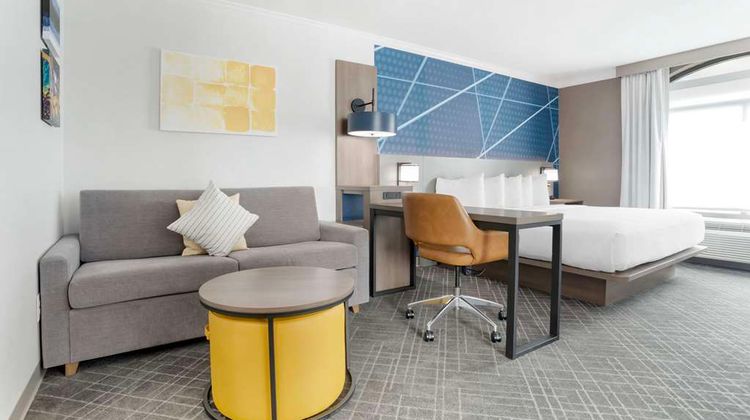Comfort Inn & Suites Airport North Suite