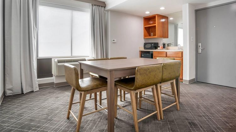 Comfort Inn & Suites Airport North Suite