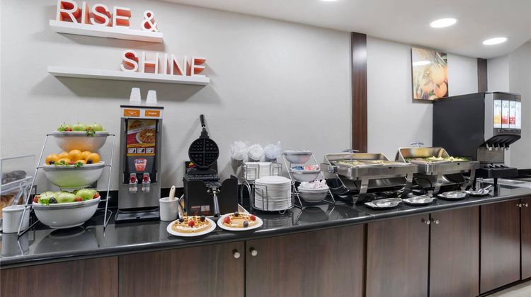 Comfort Inn & Suites Airport North Restaurant