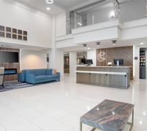 Comfort Inn & Suites Airport North Lobby