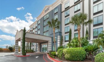 Comfort Inn & Suites Airport North