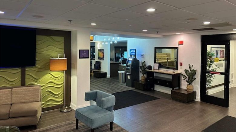 <b>Sleep Inn and Suites Memphis Southeast Lobby</b>. Images powered by <a href="https://iceportal.shijigroup.com/" title="IcePortal" target="_blank">IcePortal</a>.