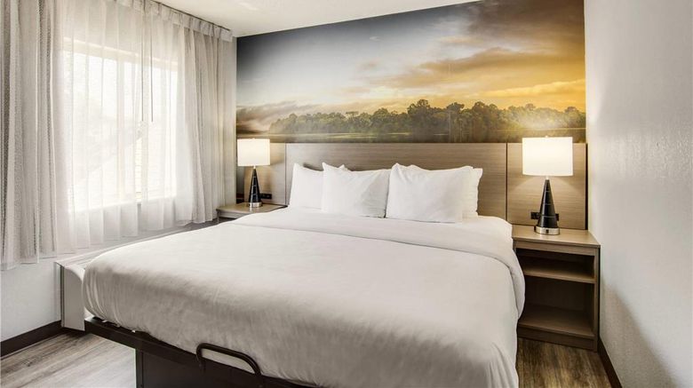 <b>Clarion Pointe On The Lake Clarksville Suite</b>. Images powered by <a href="https://iceportal.shijigroup.com/" title="IcePortal" target="_blank">IcePortal</a>.