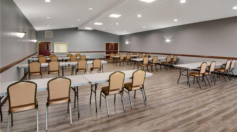 <b>Clarion Pointe On The Lake Clarksville Meeting</b>. Images powered by <a href="https://iceportal.shijigroup.com/" title="IcePortal" target="_blank">IcePortal</a>.