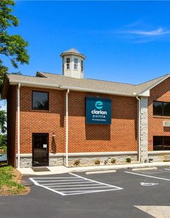 Clarion Pointe On The Lake Clarksville