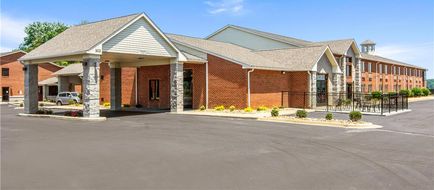 Clarion Pointe On The Lake Clarksville Exterior