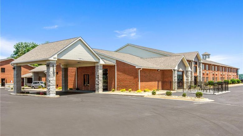 <b>Clarion Pointe On The Lake Clarksville Exterior</b>. Images powered by <a href="https://iceportal.shijigroup.com/" title="IcePortal" target="_blank">IcePortal</a>.