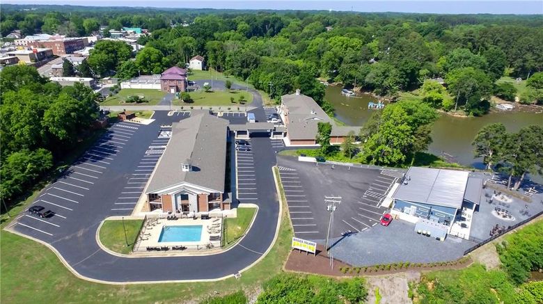 <b>Clarion Pointe On The Lake Clarksville Exterior</b>. Images powered by <a href="https://iceportal.shijigroup.com/" title="IcePortal" target="_blank">IcePortal</a>.