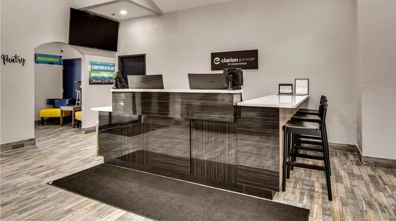 <b>Clarion Pointe On The Lake Clarksville Lobby</b>. Images powered by <a href="https://iceportal.shijigroup.com/" title="IcePortal" target="_blank">IcePortal</a>.
