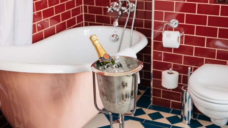 <b>Hotel Ruth, WorldHotels Crafted Suite</b>. Images powered by <a href="https://iceportal.shijigroup.com/" title="IcePortal" target="_blank">IcePortal</a>.