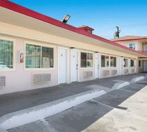 Econo Lodge Exterior