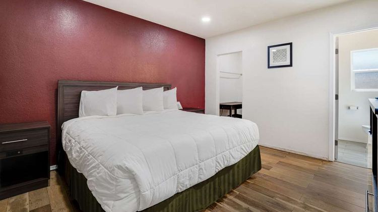 Econo Lodge Room