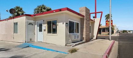 Econo Lodge Exterior