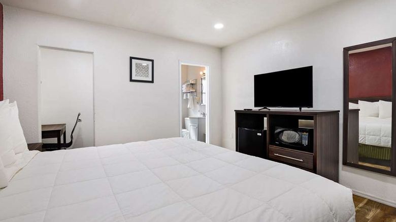 <b>Econo Lodge Room</b>. Images powered by <a href="https://iceportal.shijigroup.com/" title="IcePortal" target="_blank">IcePortal</a>.